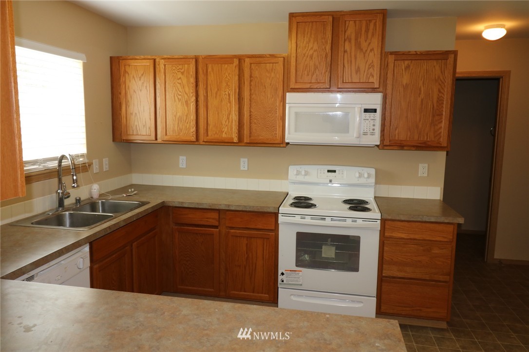 903 Riddell Avenue Northeast Orting, WA 98360 - Photo 5 of 25 Gallery Image 5