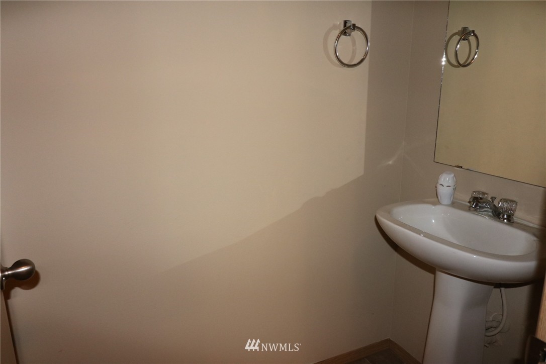 903 Riddell Avenue Northeast Orting, WA 98360 - Photo 10 of 25 Gallery Image 10