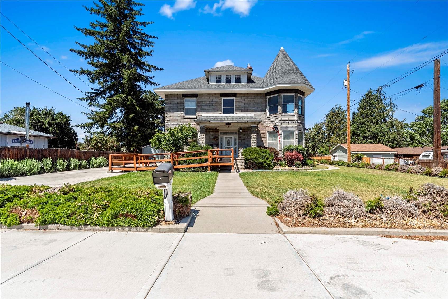 816 Red Apple Road Wenatchee, WA 98801 - Photo 3 of 29 Gallery Image 3