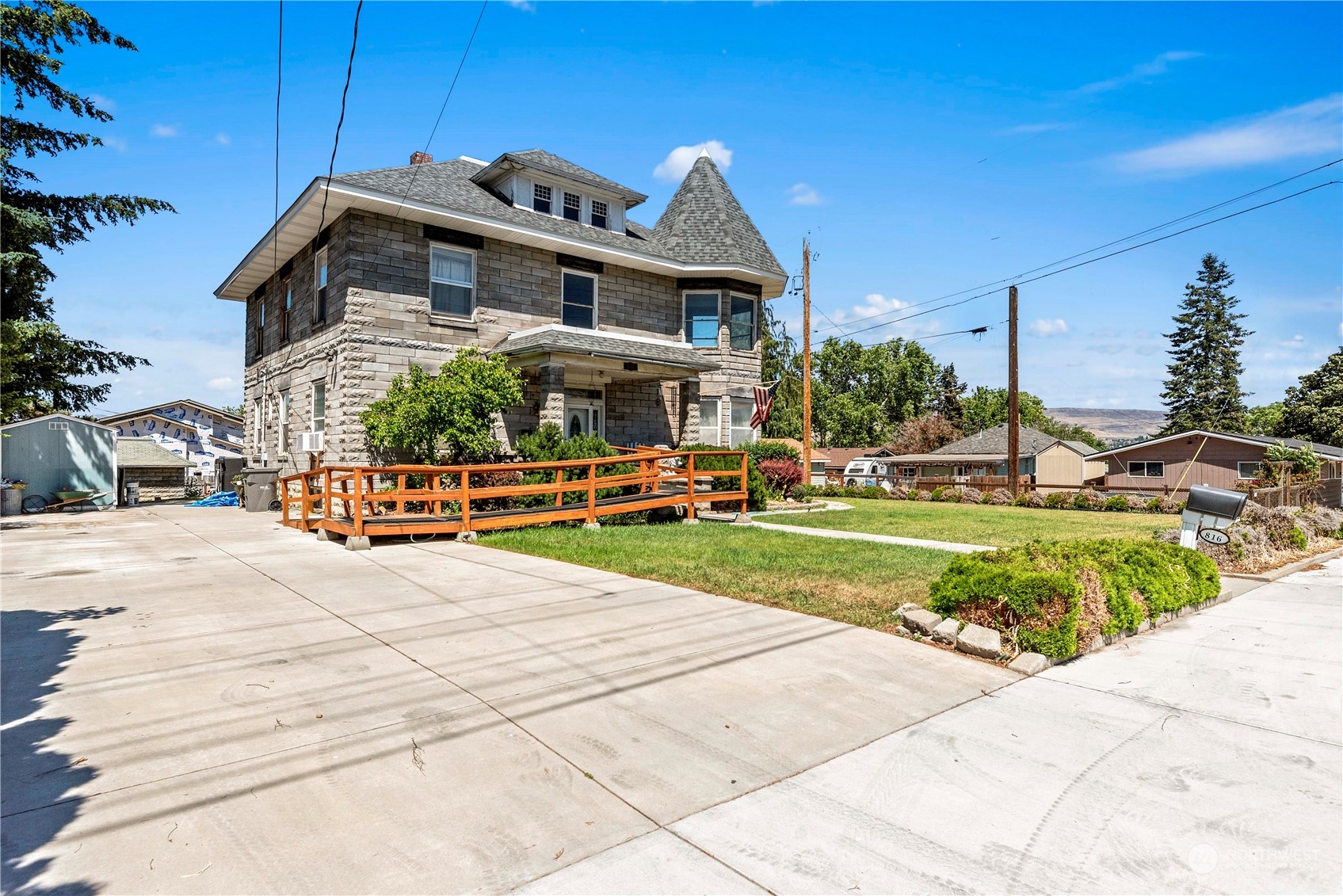 816 Red Apple Road Wenatchee, WA 98801 - Photo 5 of 29 Gallery Image 5