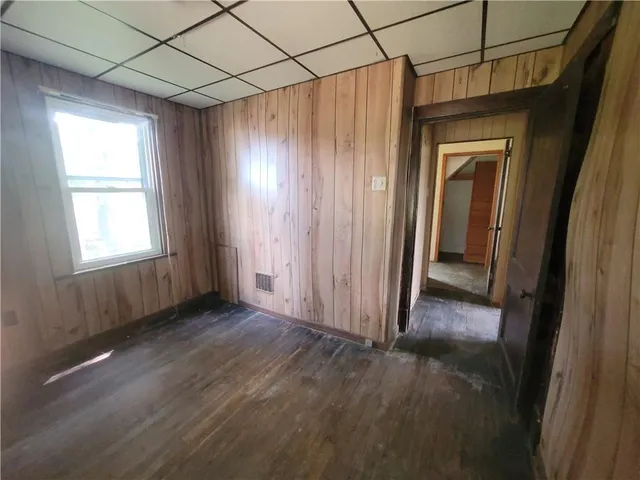 an empty room with a empty space