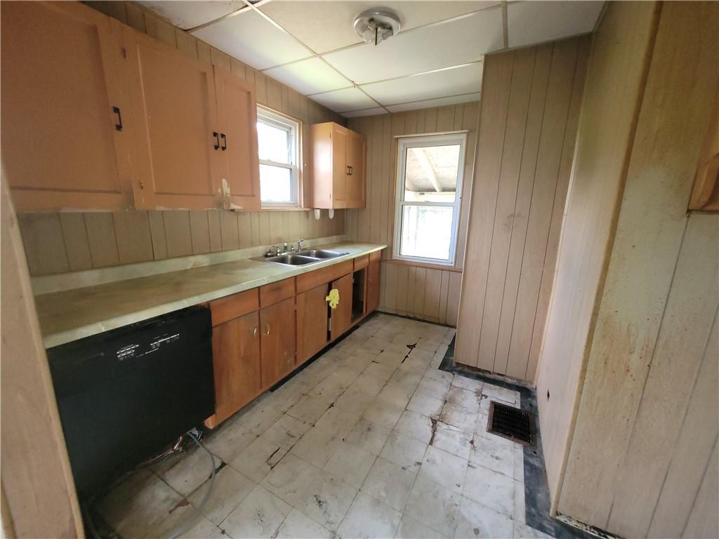 3013 Leechburg Road New Kensington, PA 15068 - Photo 6 of 28 a large bathroom with a granite countertop sink and a bathtub