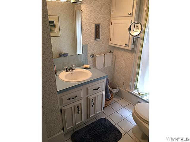 41 Irving Place Buffalo, NY 14201 - Photo 19 of 23 Bathroom