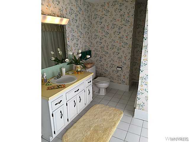 41 Irving Place Buffalo, NY 14201 - Photo 22 of 23 Bathroom