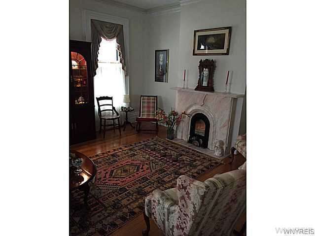 41 Irving Place Buffalo, NY 14201 - Photo 4 of 23 Living Room
