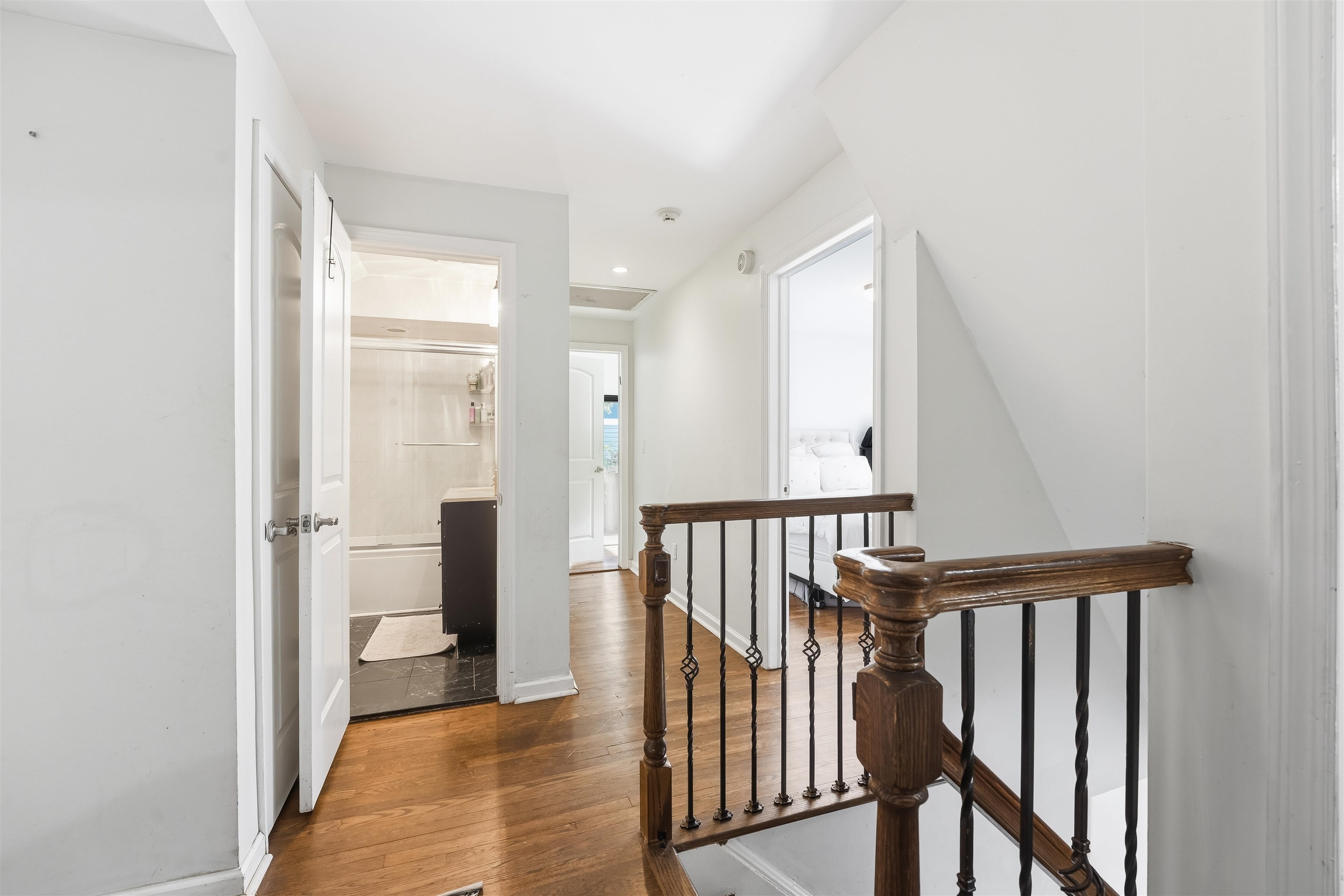 770 Hartwell Street Teaneck, NJ 07666 - Photo 20 of 37