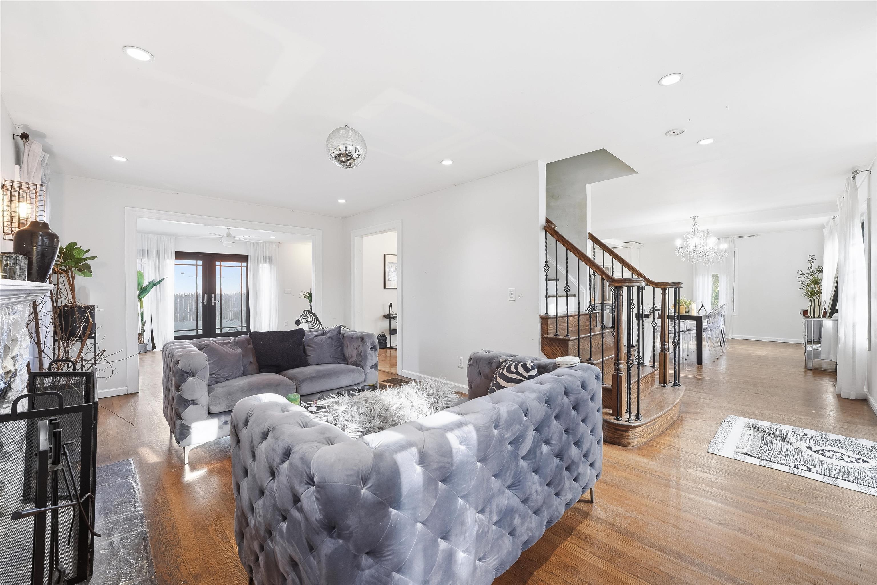 770 Hartwell Street Teaneck, NJ 07666 - Photo 4 of 37