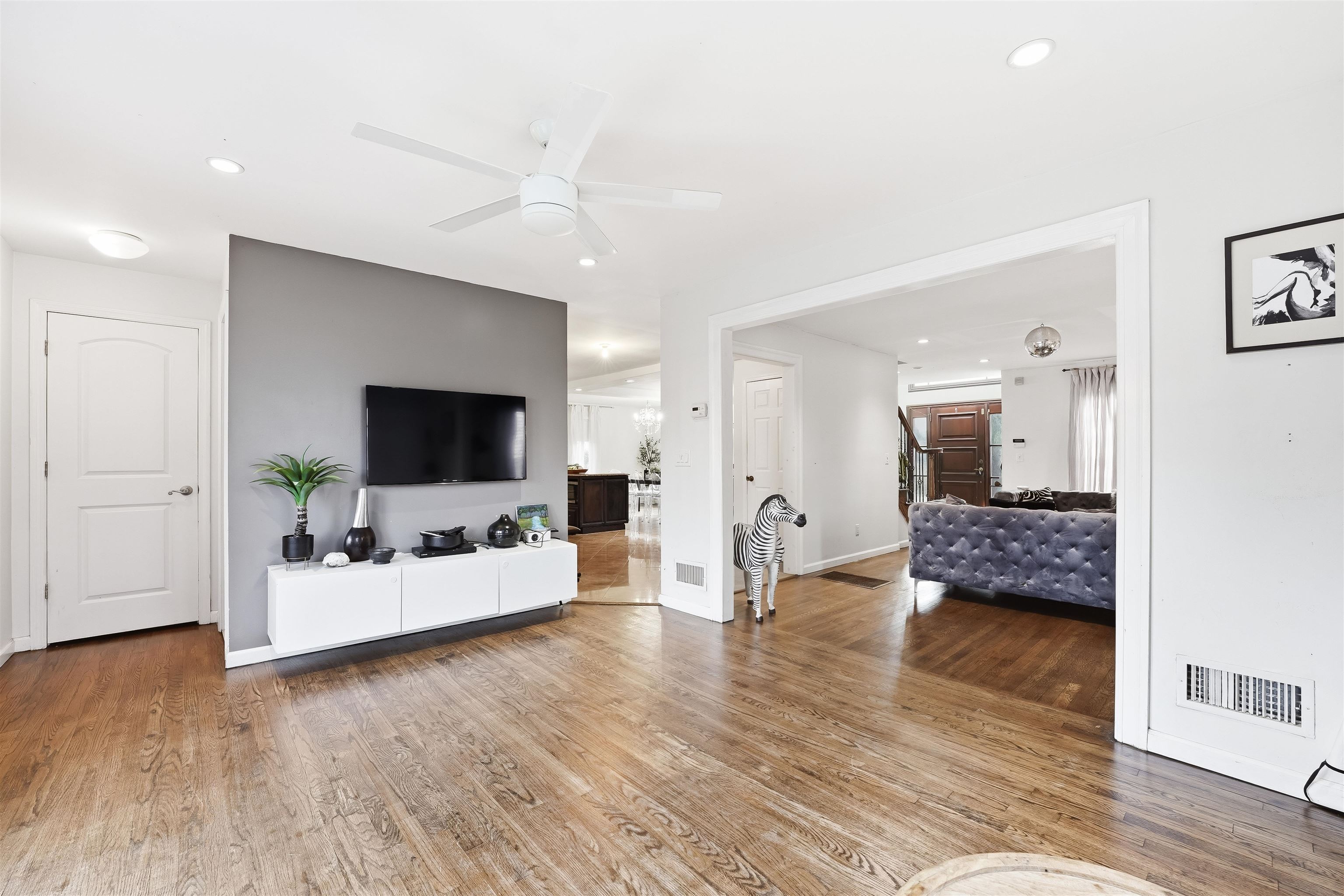 770 Hartwell Street Teaneck, NJ 07666 - Photo 7 of 37