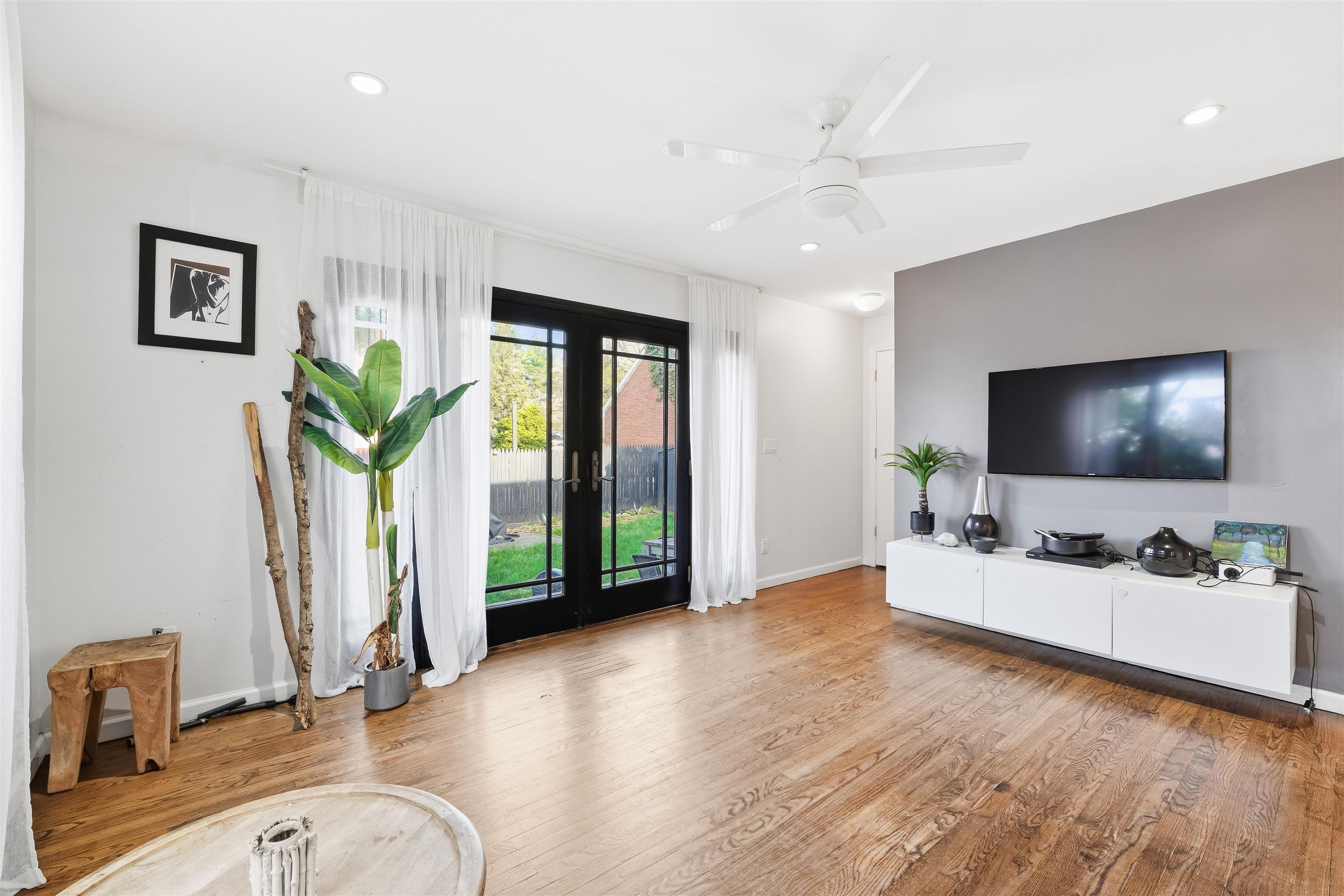 770 Hartwell Street Teaneck, NJ 07666 - Photo 8 of 37