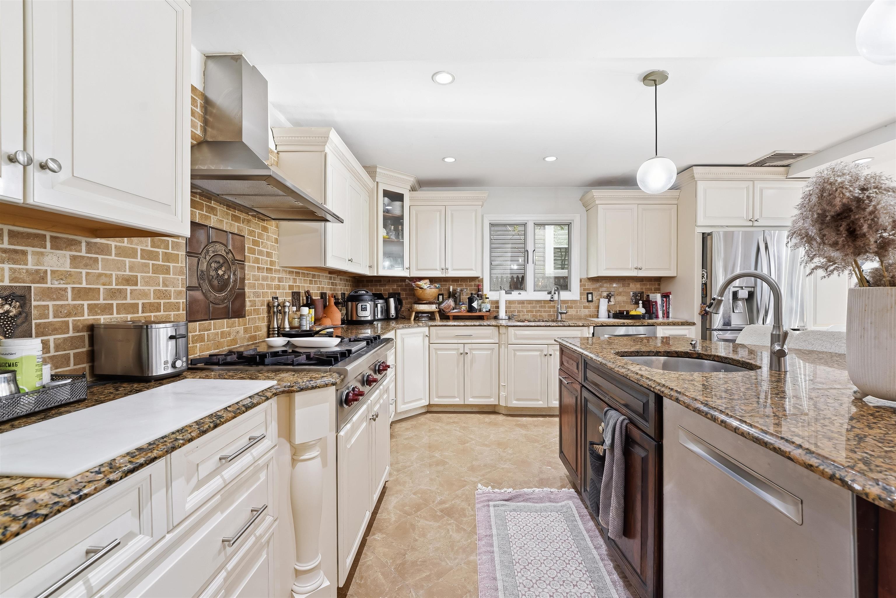 770 Hartwell Street Teaneck, NJ 07666 - Photo 9 of 37