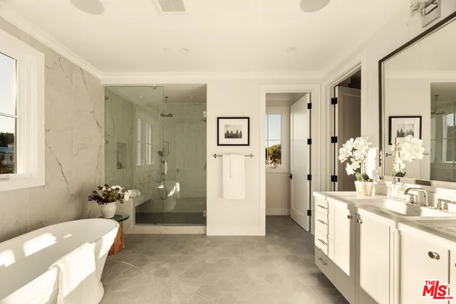 $4,995,000 | 2432 22nd Street, Santa Monica, CA 90405