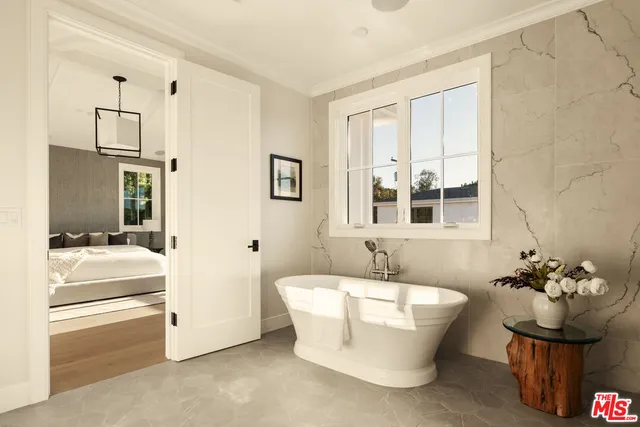 $4,995,000 | 2432 22nd Street, Santa Monica, CA 90405