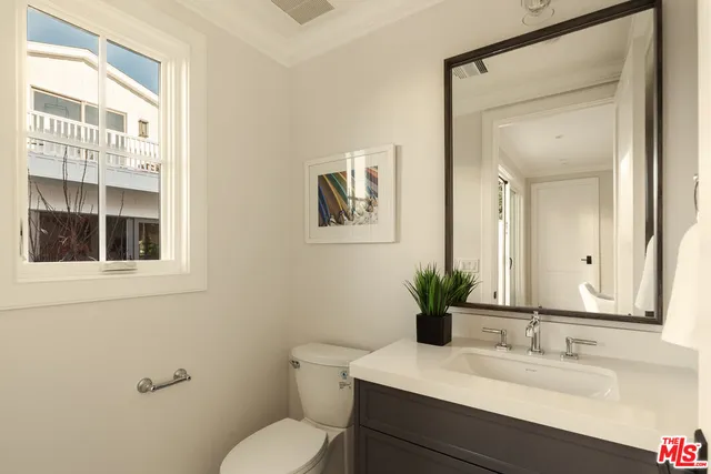 $4,995,000 | 2432 22nd Street, Santa Monica, CA 90405