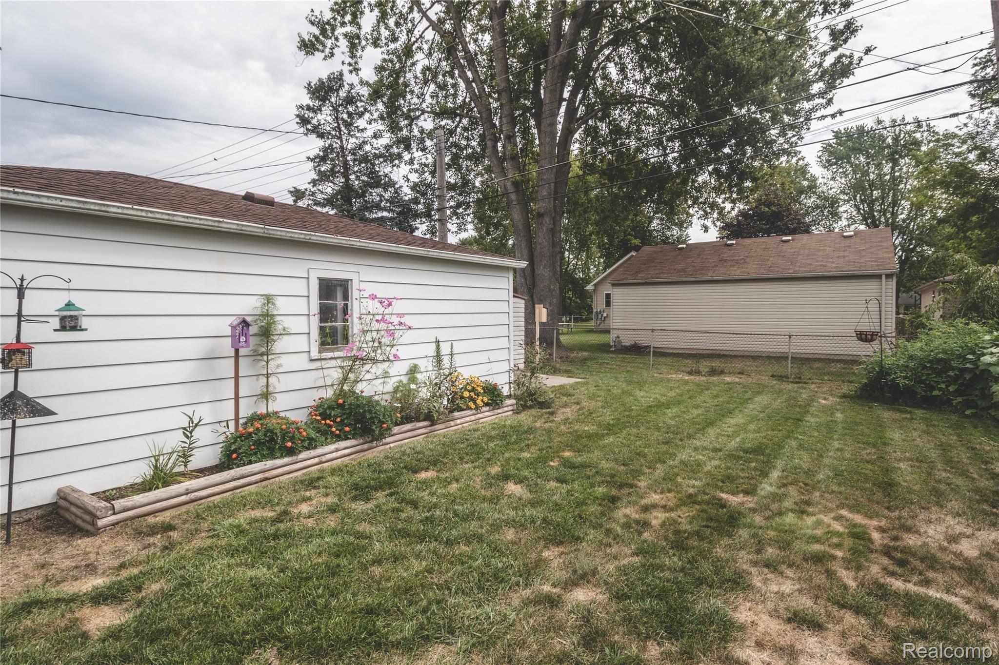 8954 Henry Ruff Road Livonia, MI 48150 - Photo 26 of 29 IMG_5489.jpg