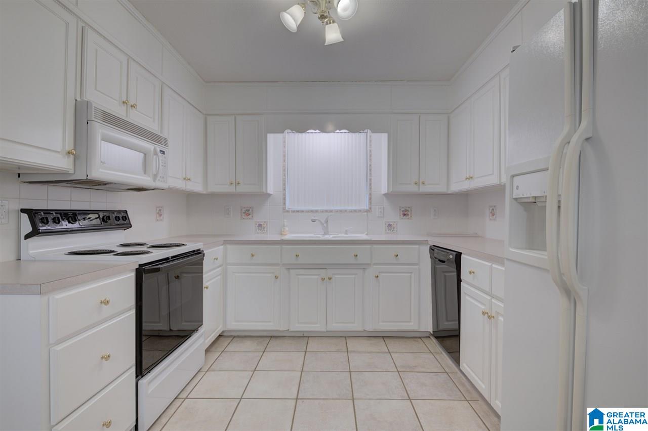 369 Hickory Road Gardendale, AL 35071 - Photo 3 of 41