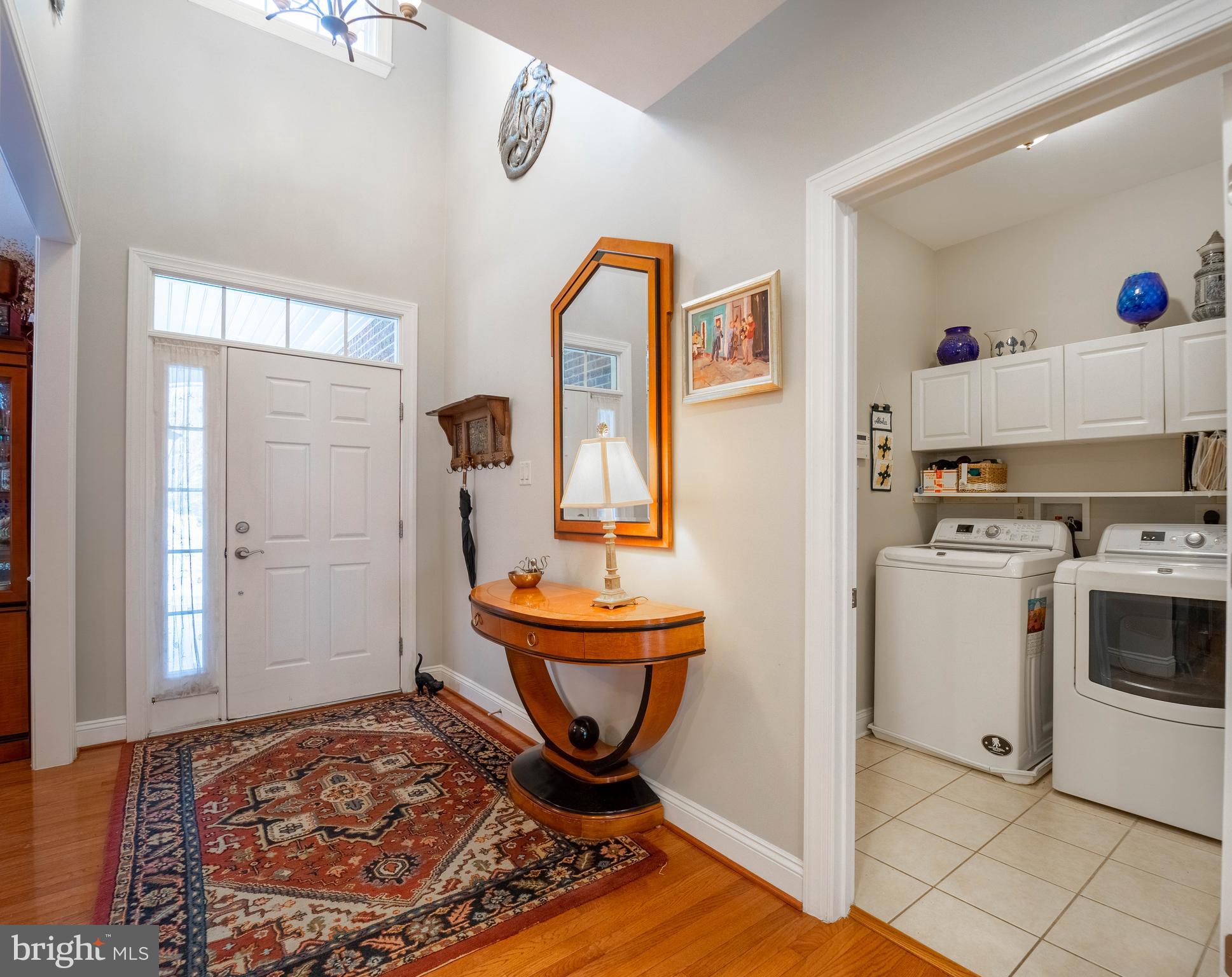 Two-story foyer w/hardwoods & near laundry/garage