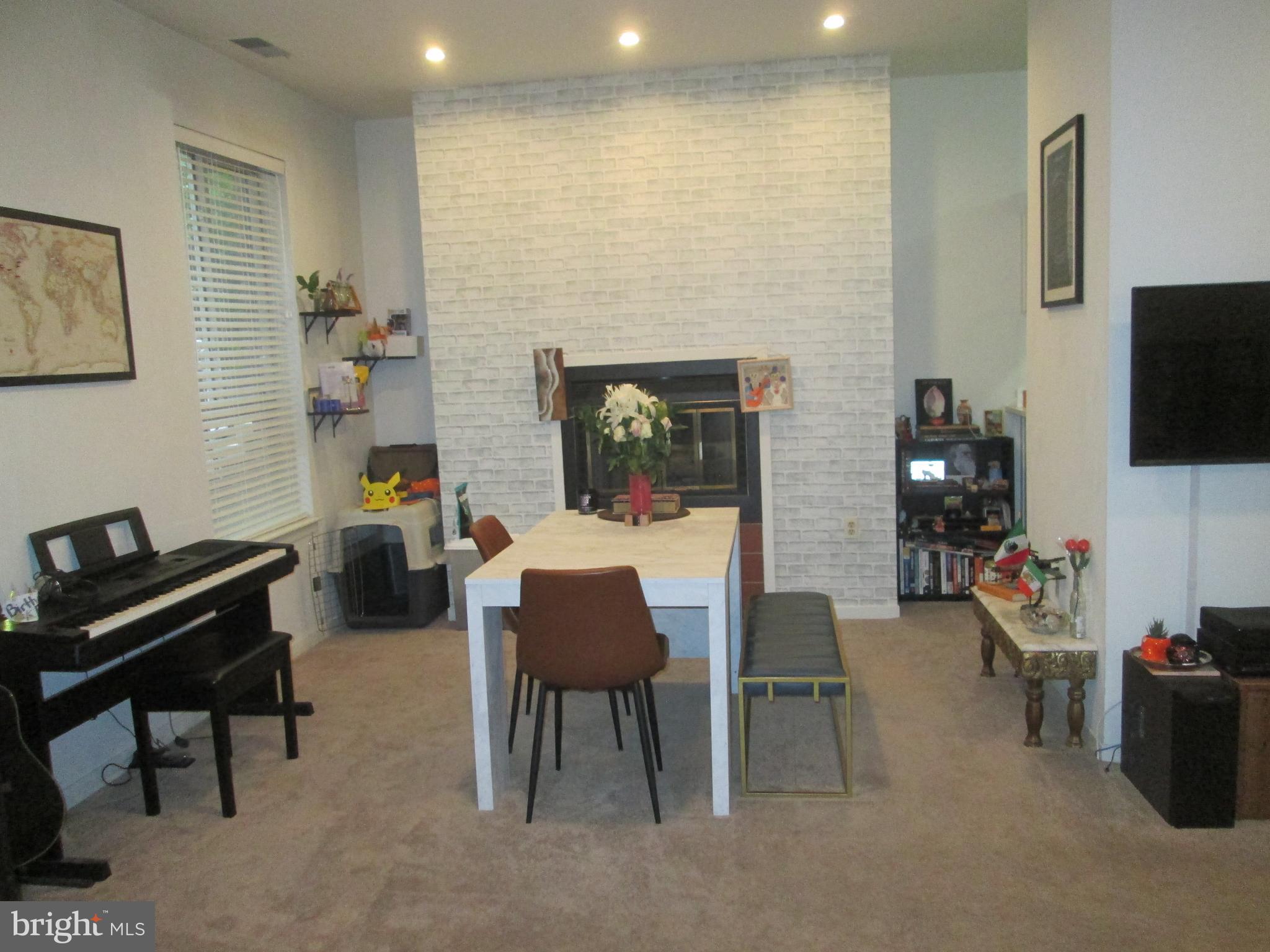 4 West Lee Street, Unit R63 Baltimore, MD 21201 - Photo 4 of 26 A joyful living area with recessed lighting