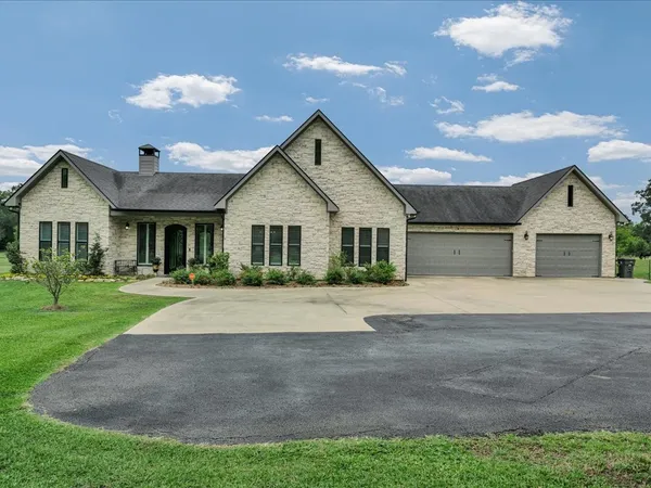 $989,000 | 104 Wheeler Road, Lufkin, TX 75901