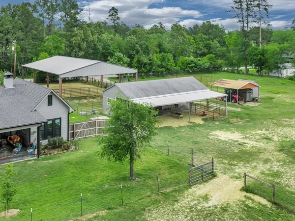 $989,000 | 104 Wheeler Road, Lufkin, TX 75901