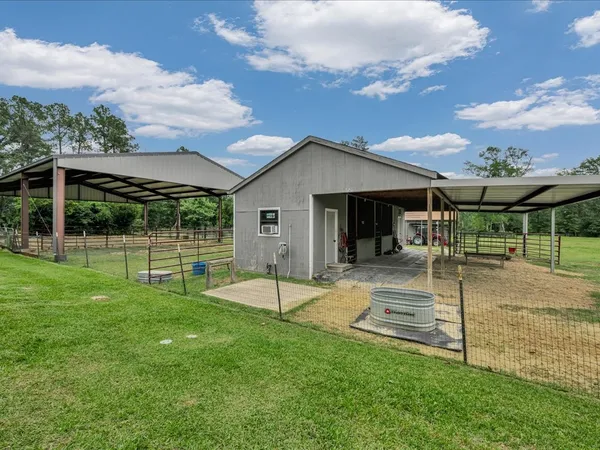 $989,000 | 104 Wheeler Road, Lufkin, TX 75901