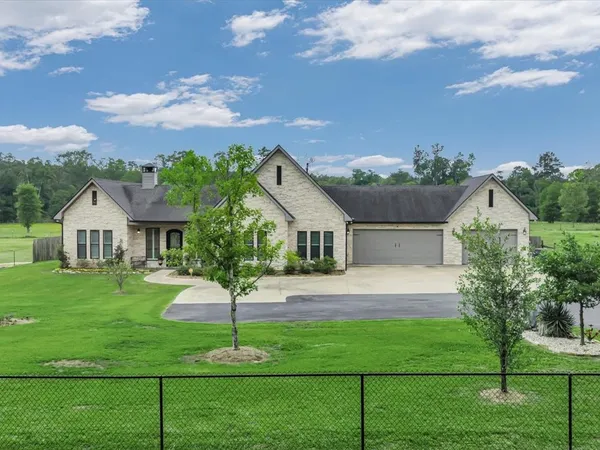 $989,000 | 104 Wheeler Road, Lufkin, TX 75901