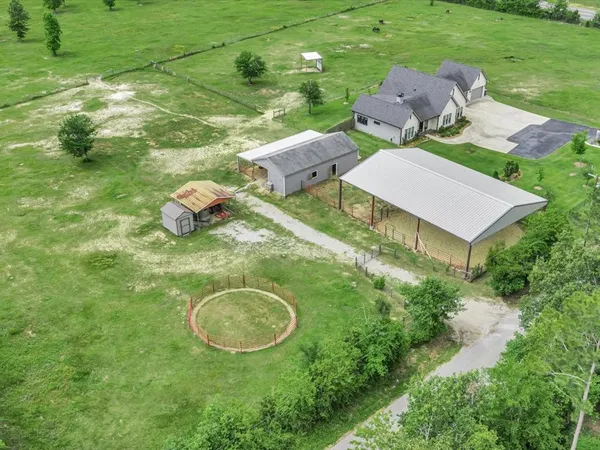 $989,000 | 104 Wheeler Road, Lufkin, TX 75901