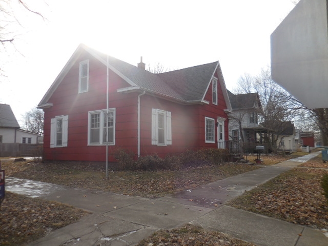 403 Pontiac Street Rochester, IN 46975 - Photo 1 of 12