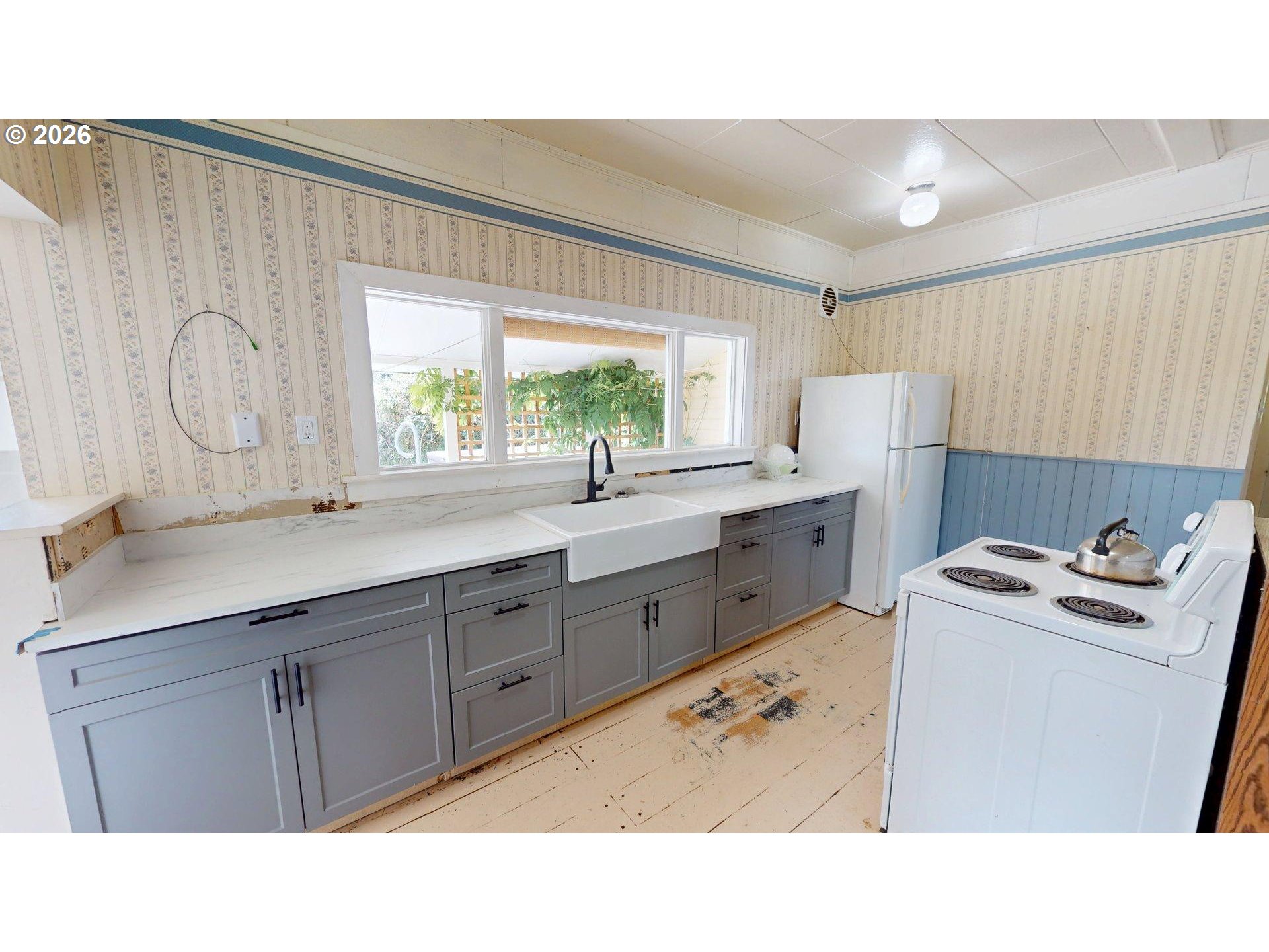 94665 North Bank Pistol River Road Gold Beach, OR 97444 - Photo 35 of 48 Kitchen