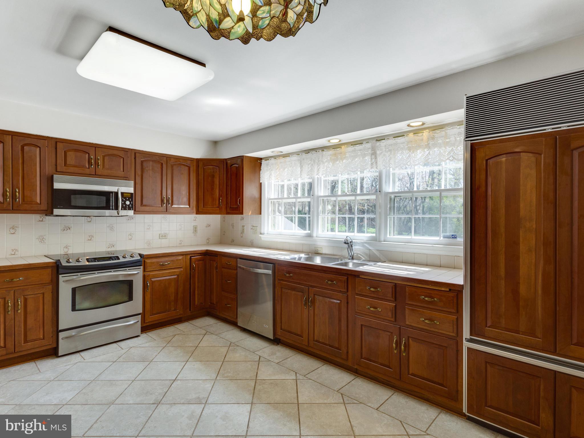 6907 Lupine Lane McLean, VA 22101 - Photo 12 of 30 Kitchen