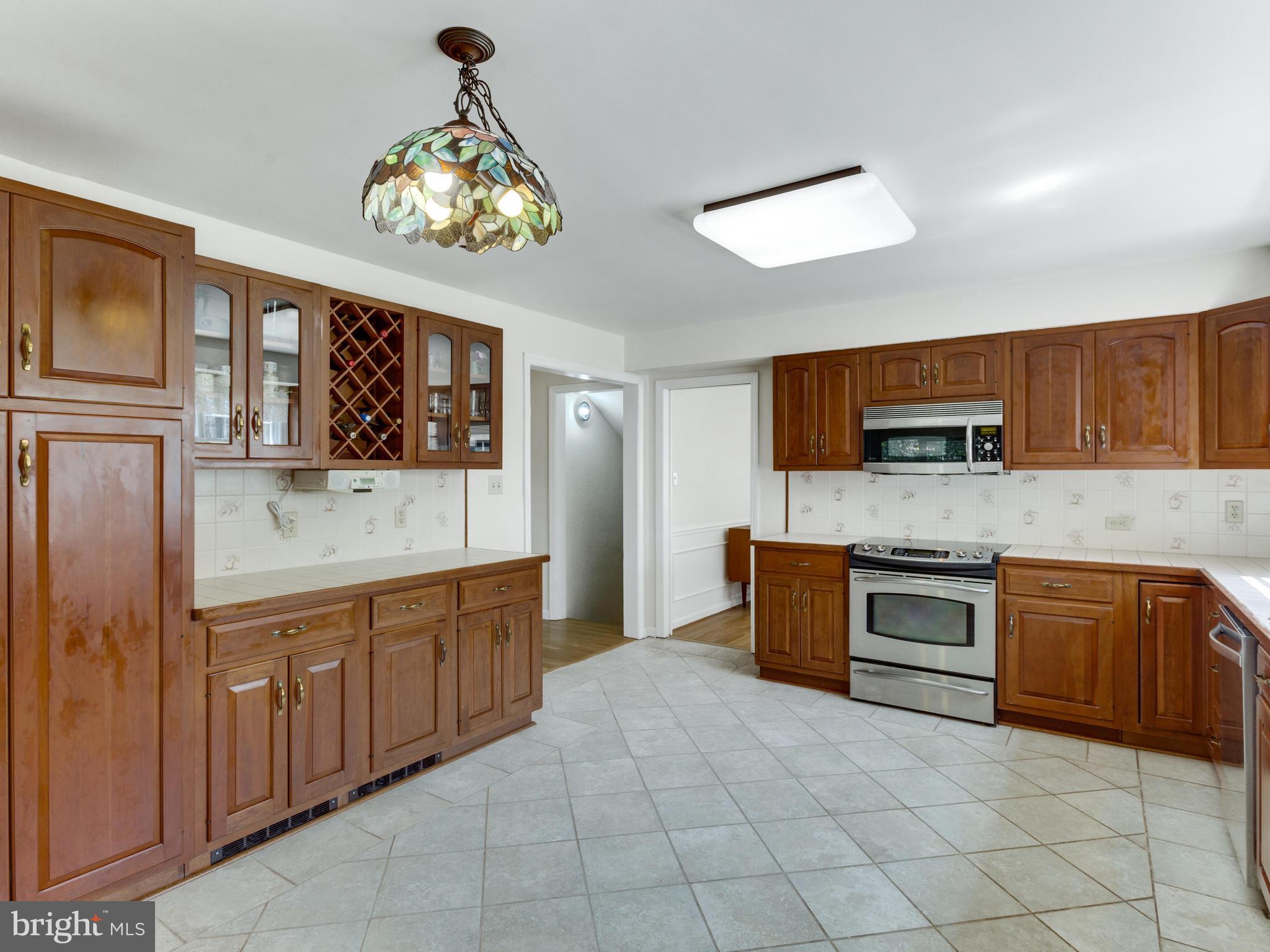 6907 Lupine Lane McLean, VA 22101 - Photo 13 of 30 Kitchen