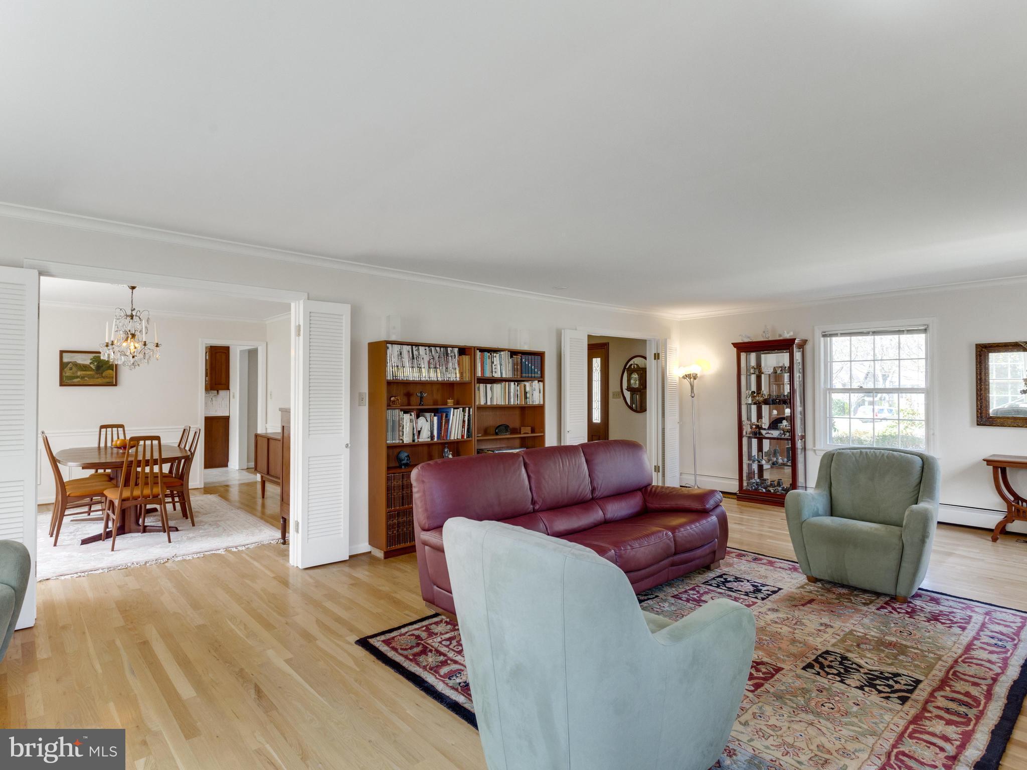6907 Lupine Lane McLean, VA 22101 - Photo 6 of 30 Living Room