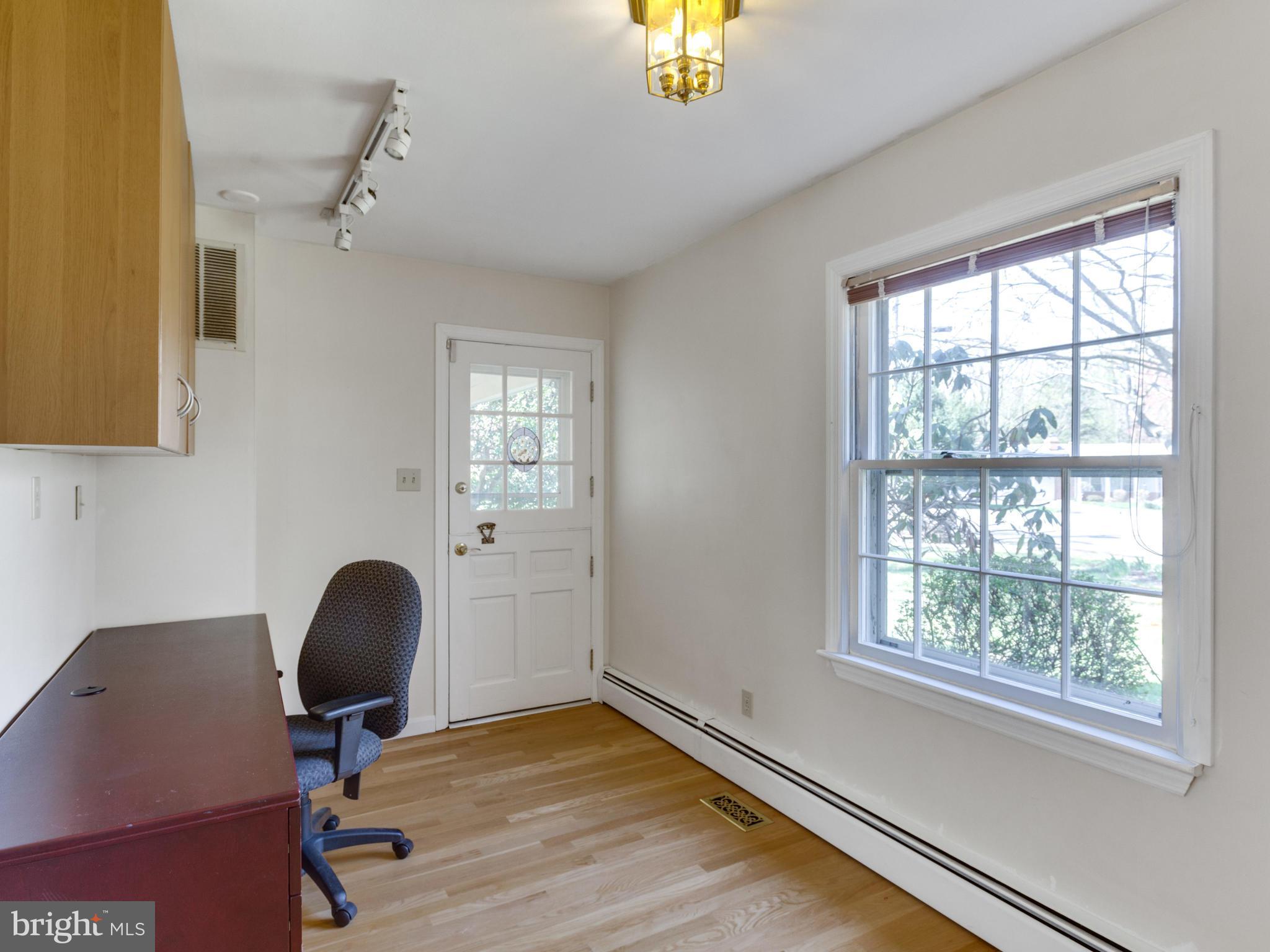 6907 Lupine Lane McLean, VA 22101 - Photo 9 of 30 Den or Office