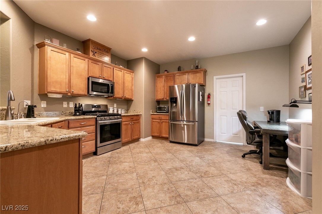 8955 Sandy Isle Court Las Vegas, NV 89131 - Photo 9 of 35