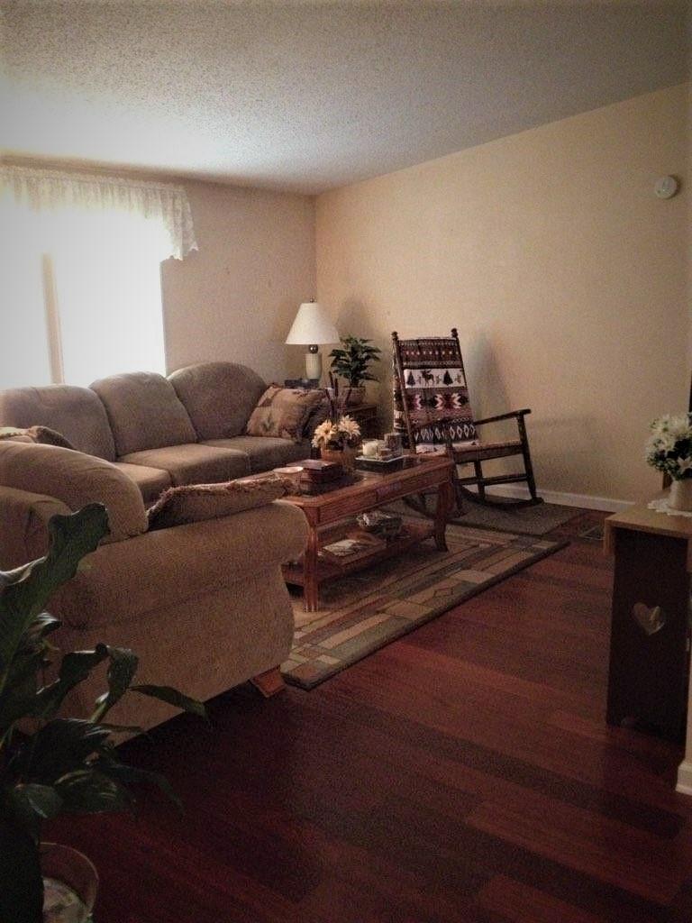 721 Red Road Sparta, TN 38583 - Photo 2 of 28 Living room