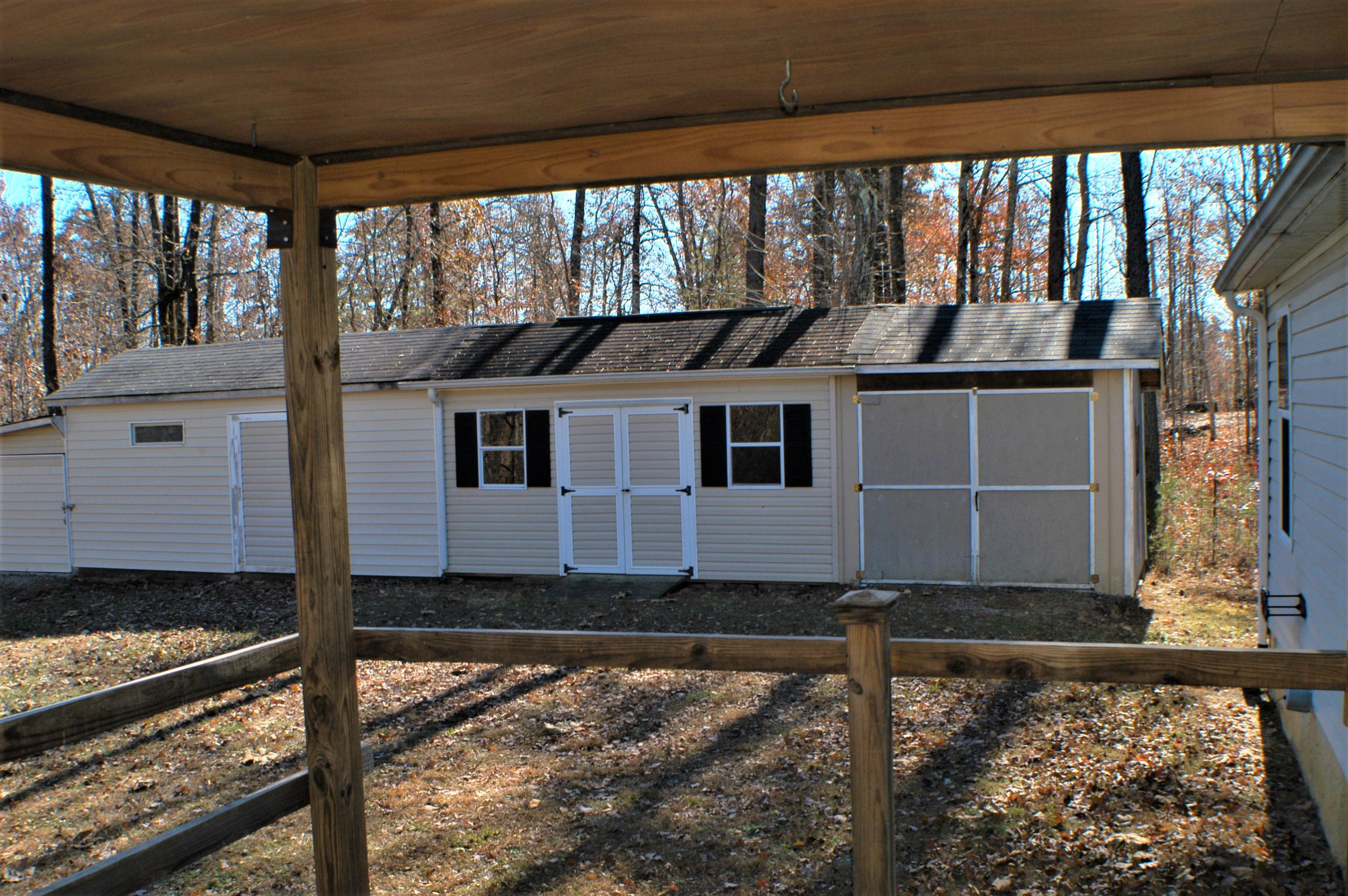 721 Red Road Sparta, TN 38583 - Photo 10 of 28 Workshop, storage shed