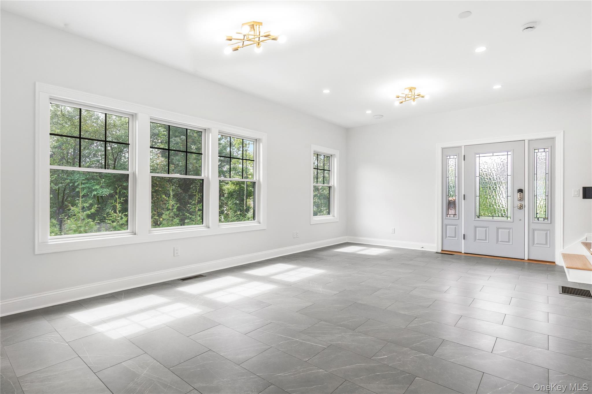 535 2nd Street, Unit DUPLEX R Mamaroneck, NY 10543 - Photo 4 of 32 Living Room/Dining Room with large, double paned windows for maximum natural light.