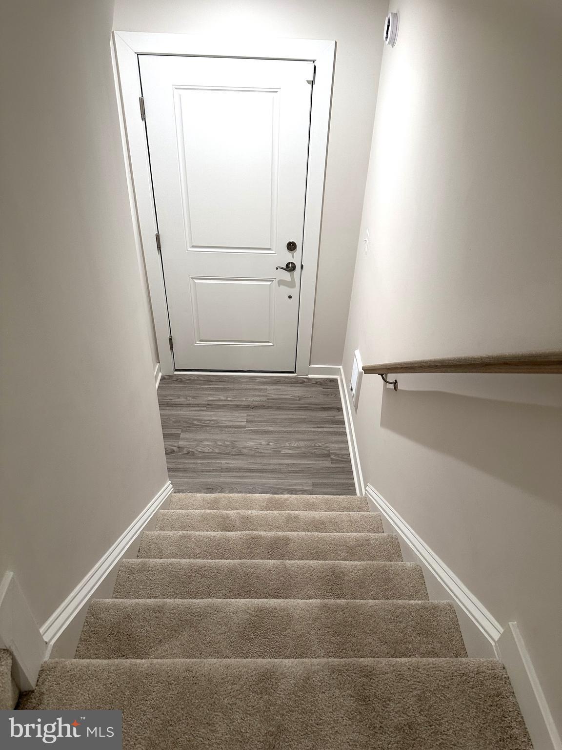 14130 Gypsum Loop Chantilly, VA 20151 - Photo 5 of 38