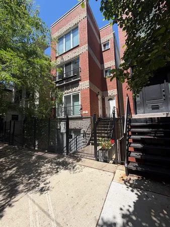 $700,000 | 1734 West Pierce Avenue, Unit 1, Chicago, IL 60622