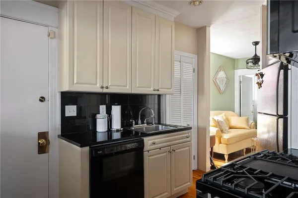 $2,300 | 8 Blackstone Boulevard, Providence, RI 02906