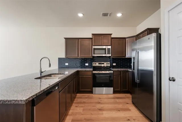 $2,000 | 109 Watch Hill, Jarrell, TX 76537