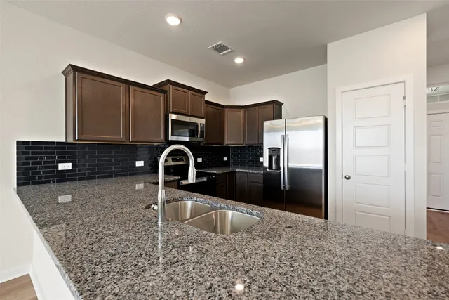 $2,000 | 109 Watch Hill, Jarrell, TX 76537