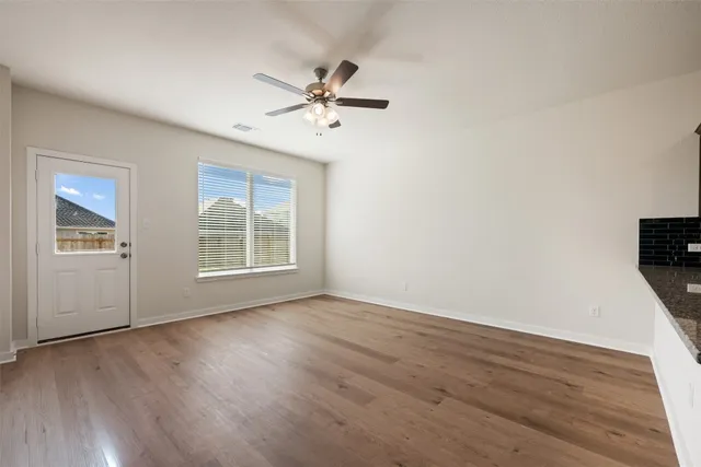 $2,000 | 109 Watch Hill, Jarrell, TX 76537