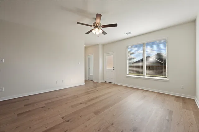 $2,000 | 109 Watch Hill, Jarrell, TX 76537