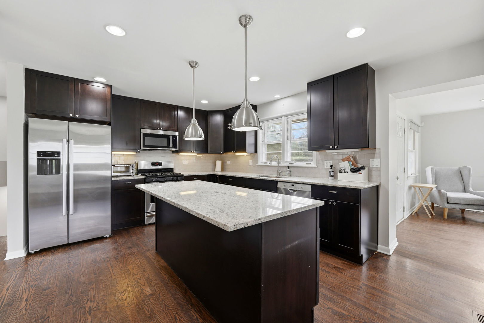 389 Michael John Drive Park Ridge, IL 60068 - Photo 7 of 40