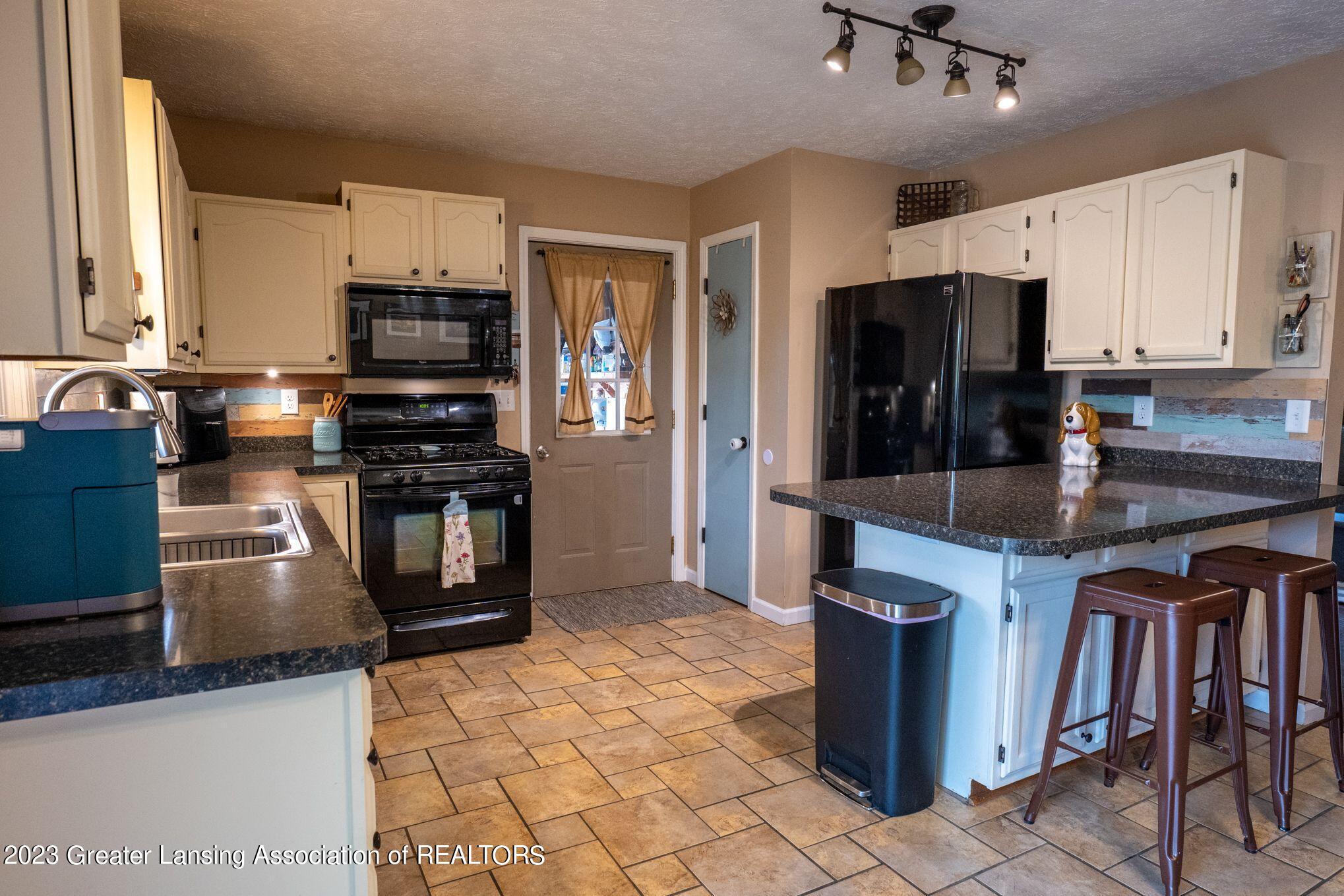 5190 Houston Road Eaton Rapids, MI 48827 - Photo 7 of 33 Kitchen