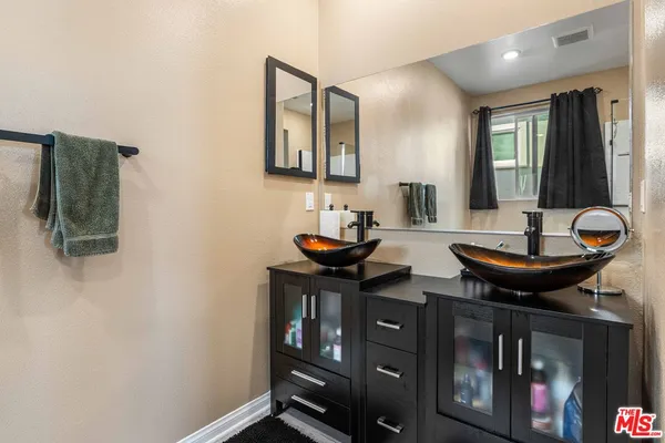 $7,500 | 720 Grace Avenue, Inglewood, CA 90301