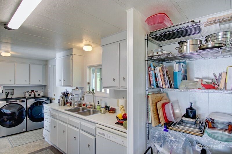 14860 Gibralter Road Anacortes, WA 98221 - Photo 19 of 27