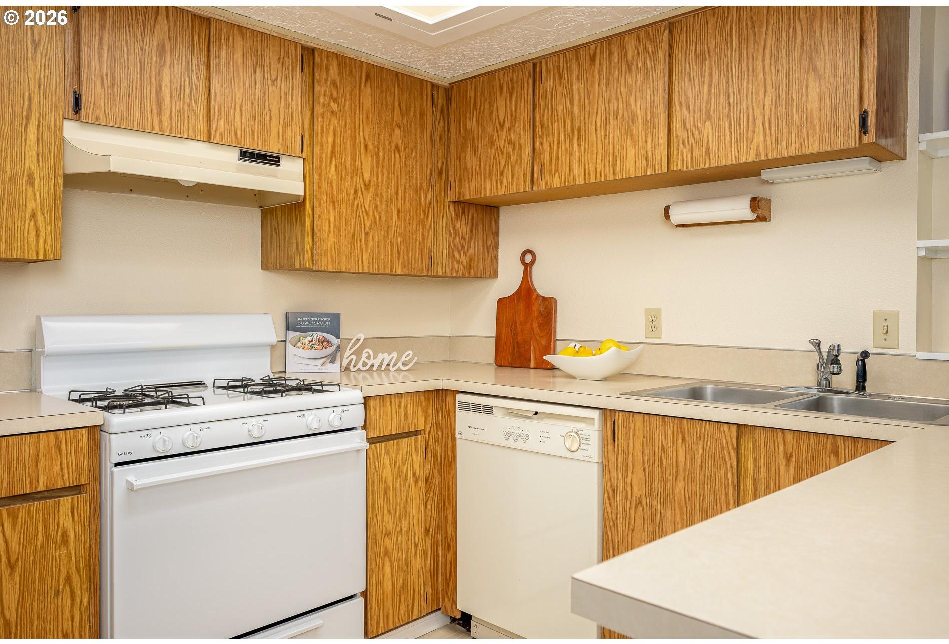 7007 Southwest 33rd Place Portland, OR 97219 - Photo 34 of 41 Kitchen