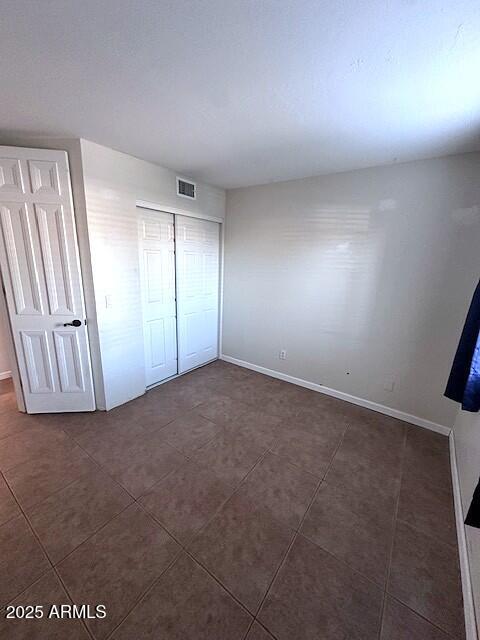 2935 North 68th Street, Unit 127 Scottsdale, AZ 85251 - Photo 17 of 25 an empty room with windows