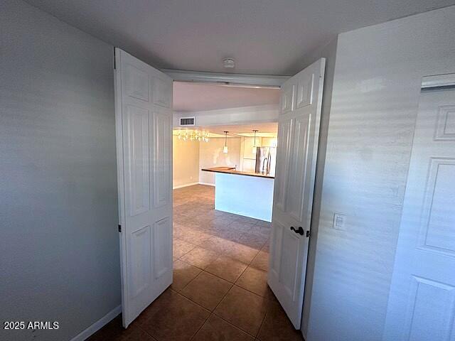 2935 North 68th Street, Unit 127 Scottsdale, AZ 85251 - Photo 18 of 25 a view of a hallway to a bedroom